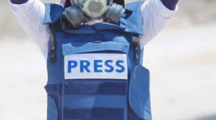 الاحتلال يمدد اعتقال الصحفية رشا حرز الله للمرة الخامسة