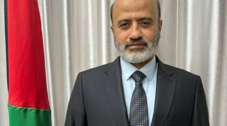 استشهاد وكيل وزارة الاقتصاد في غزة ووالدته بغارة إسرائيلية