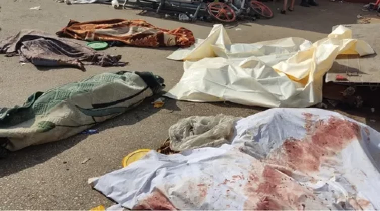 الدفاع المدني: صواريخ أمريكية فتاكة استخدمت في مجزرة المصلين