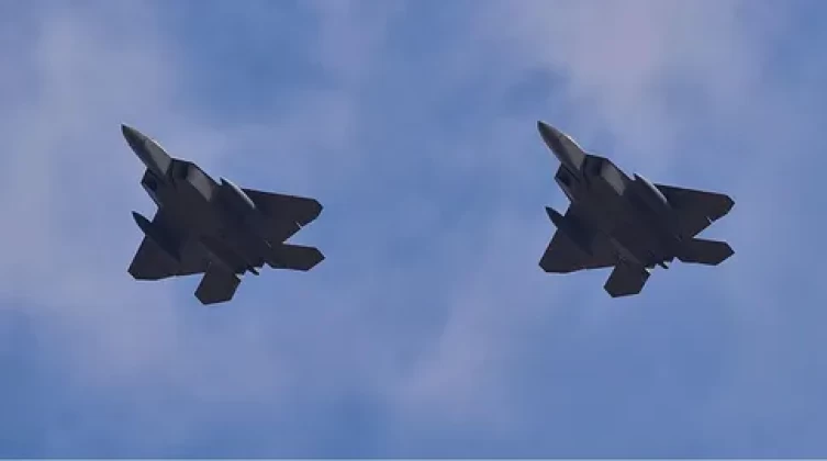 بالصور: واشنطن تعلن وصول مقاتلات F22 إلى الشرق الأوسط