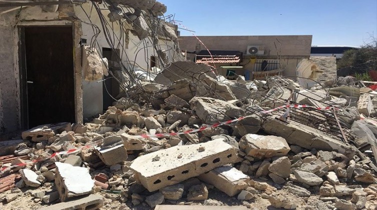 الاحتلال يجبر عائلة مطور بالقدس على هدم منزلها