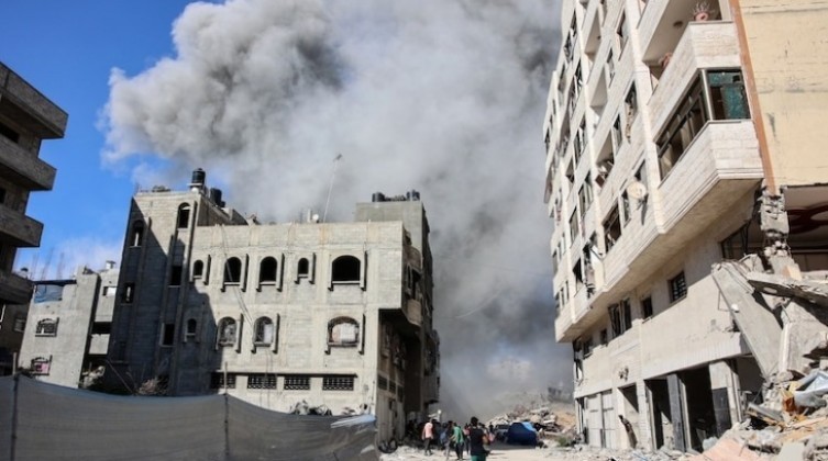327 يوما على العدوان.. شهداء وجرحى في قصف متواصل على غزة