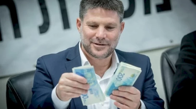 سموتريتش يصادر 100 مليون شيكل من عائدات الضرائب الفلسطينية
