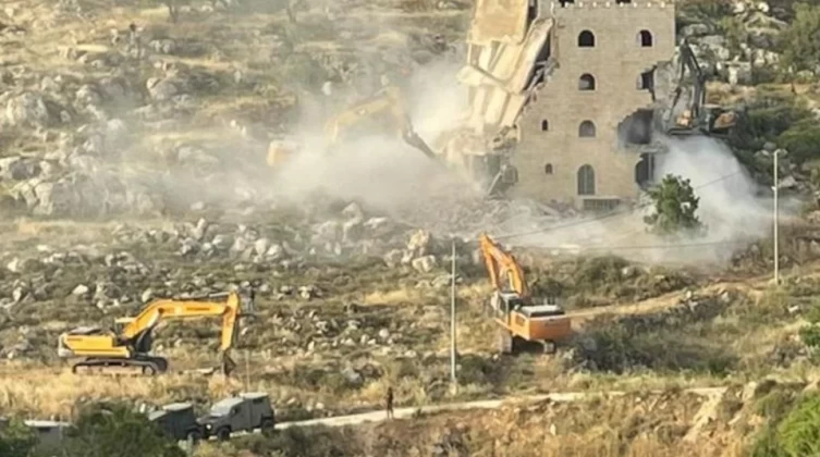 الاحتلال يهدم منزلا في بلدة سلوان بالقدس