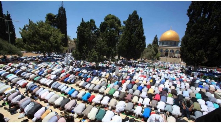 30 ألف مصل يؤدون صلاة الجمعة في المسجد الأقصى