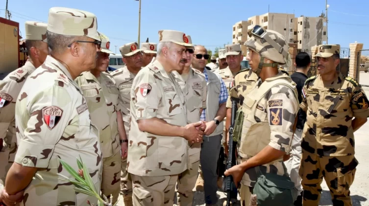 زيارة مفاجئة لرئيس أركان الجيش المصري إلى حدود غزة