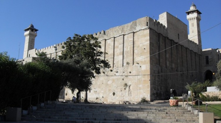 "الأوقاف الفلسطينية" تحذر من انتهاك قدسية الحرم الإبراهيمي