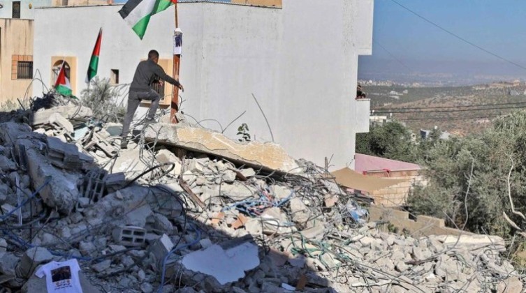 الاحتلال يجبر مقدسيا على هدم منزله ذاتيا