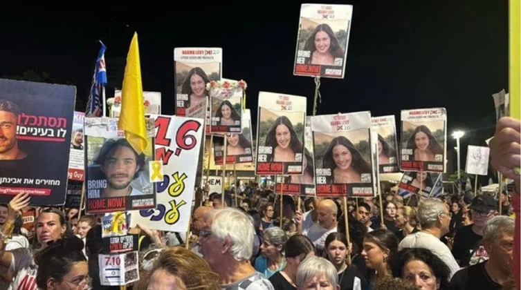 احتجاجات أمام مقر إقامة نتنياهو للمطالبة بصفقة تبادل فورية