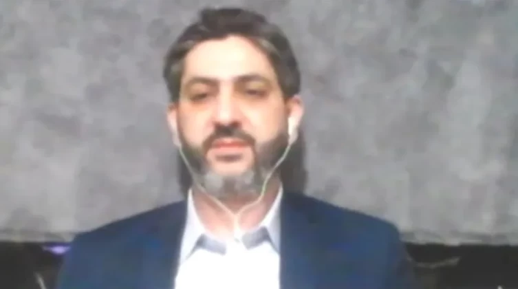 شاهد- إصابة إعلامي لبناني بقصف إسرائيلي على الهواء مباشرة