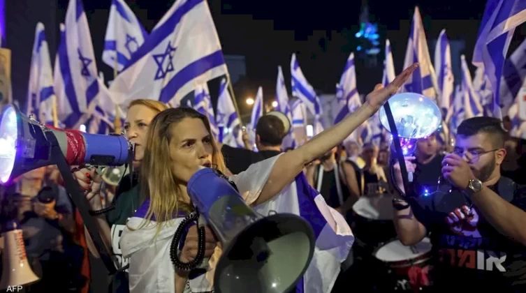 آلاف الإسرائيليين يتظاهرون للمطالبة بإسقاط حكومة نتنياهو