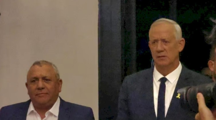 غانتس وآيزنكوت ينتقدان نتنياهو والأخير يرد عليهما