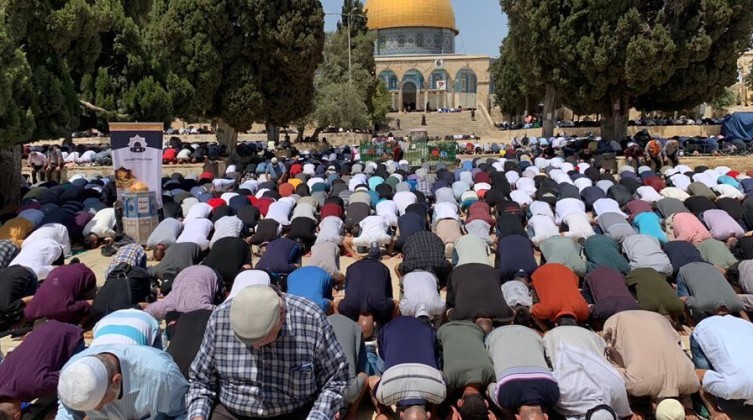 40 ألف مصل يؤدون صلاة الجمعة في المسجد الأقصى المبارك