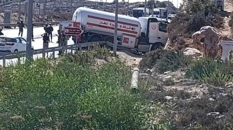 بالفيديو والصور: مقتل جندي إسرائيلي بعملية دهس شرق رام الله