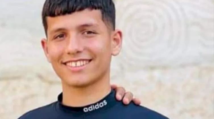 استشهاد طفل وإصابة والده برصاص الاحتلال في مخيم طولكرم