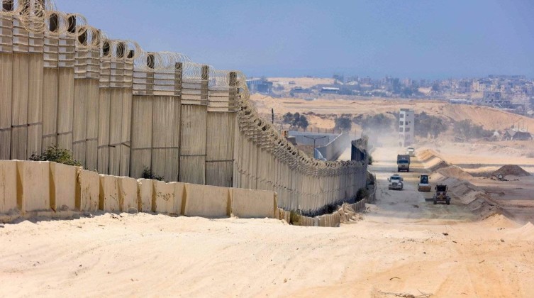 قناة عبرية: إسرائيل تبلغ الوسطاء موافقتها على الانسحاب من محور فيلادلفيا