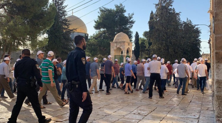 مستوطنون يقتحمون المسجد الأقصى