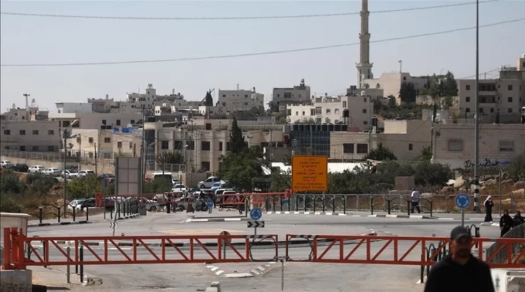 جيش الاحتلال يغلق الحرم الإبراهيمي ويمنع رفع الأذان