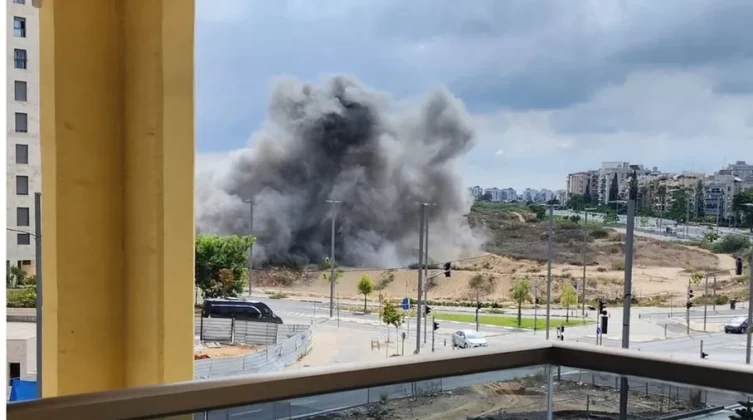 بالفيديو: كتائب القسام تطلق رشقة صاروخية صوب "تل أبيب"