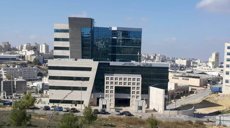 الخارجية ترحب بتصريحات ماكرون الداعية لوقف تصدير الأسلحة لإسرائيل