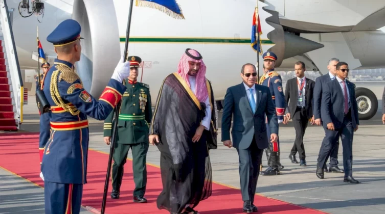 السيسي يلتقى مع ولي العهد السعودي بشأن غزة.. ماذا بحثا؟