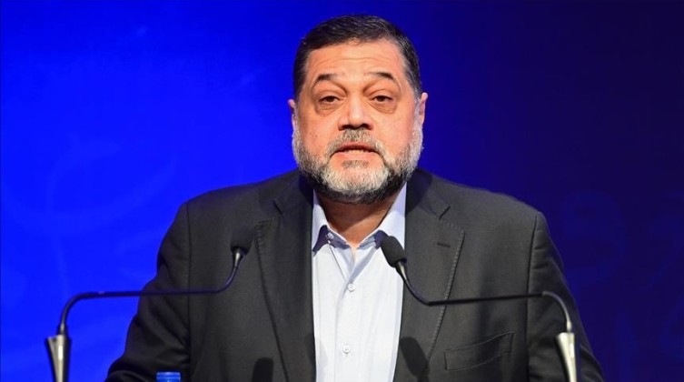 حماس تعلق على قرار وقف أنشطة "أونروا" في الأراضي المحتلة