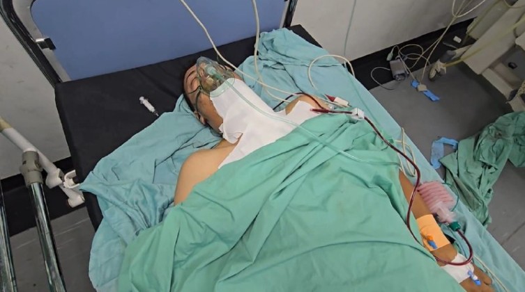 الصحفي فادي الوحيدي يدخل في غيبوبة والاحتلال يمنع خروجه للعلاج