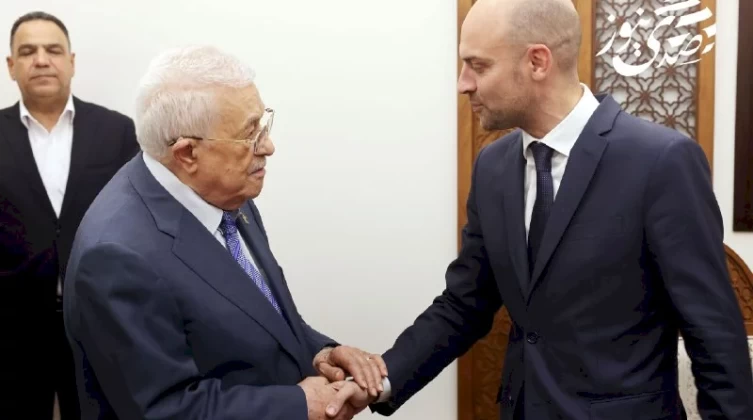 تفاصيل لقاء الرئيس عباس مع وزير الخارجية الفرنسي