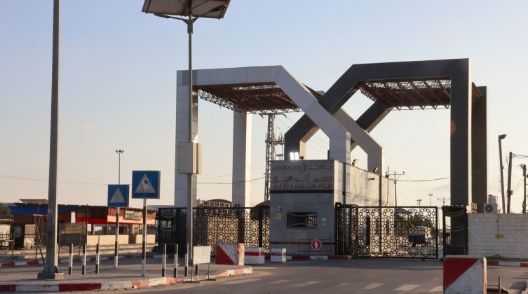 صحيفة تكشف عن تطورات لجنة إدارة غزة ومستجدات معبر رفح