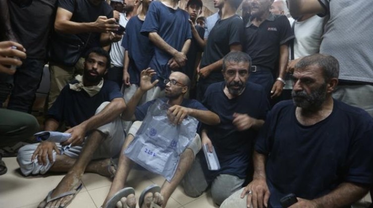 بالأسماء .. الاحتلال يُفرج عن 6 أسرى من قطاع غزة