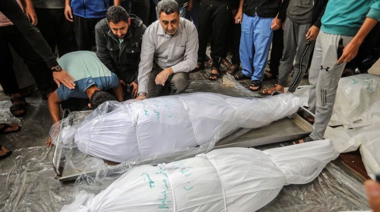 الاحتلال يرتكب مجزرة مروعة بمدرسة تأوي نازحين في مخيم الشاطئ