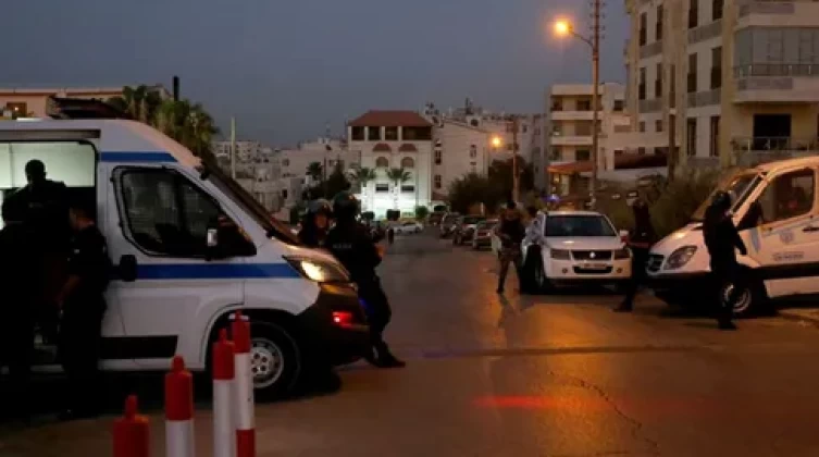 مقتل شخص في عملية إطلاق نار قرب سفارة إسرائيل بالأردن