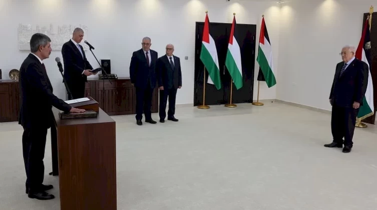 قاضيان يؤديان اليمين القانونية أمام الرئيس قضاة للمحكمة الدستورية
