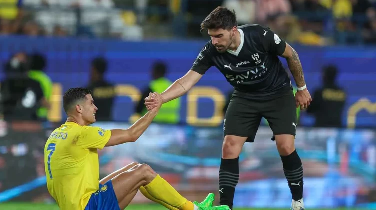 الهلال يقتنص أشهر ألقاب النصر السعودي