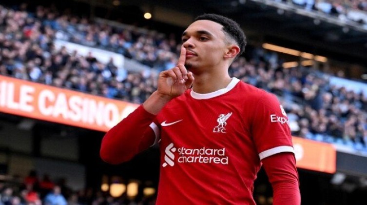 أرنولد يصدم ليفربول بإعلان رغبته في الرحيل إلى ريال مدريد