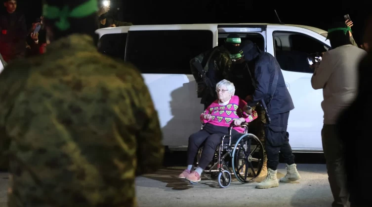 نتنياهو يتوجه للقاهرة وحماس تؤكد قرب التوصل لاتفاق