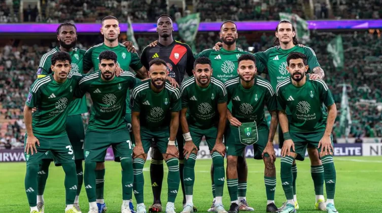حارس الأهلي السعودي يتعرض لإصابة قوية