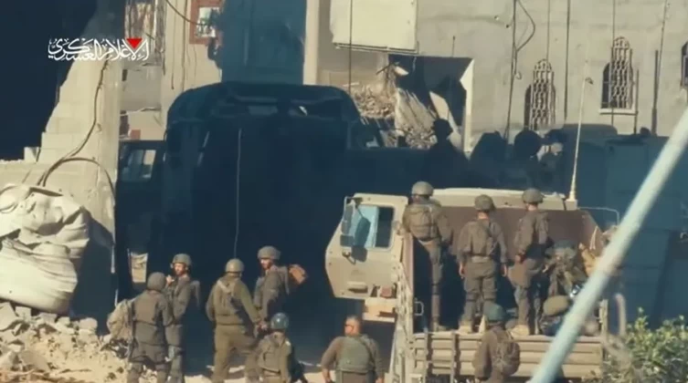 بالفيديو: كمين لـ"القسام" يستهدف شاحنة محملة بجنود الاحتلال في جباليا