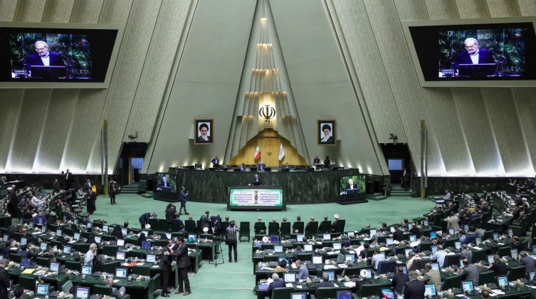 اجتماع "طارئ" للبرلمان الإيراني لبحث تطورات سوريا