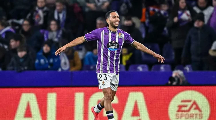 بالفيديو: المغربي "التهامي" يبكي بعد فوزه بجائزة رجل المباراة