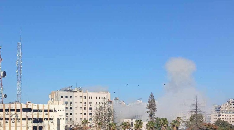 7 شهداء في غارة إسرائيلية استهدفت مستشفى "الوفاء" بغزة
