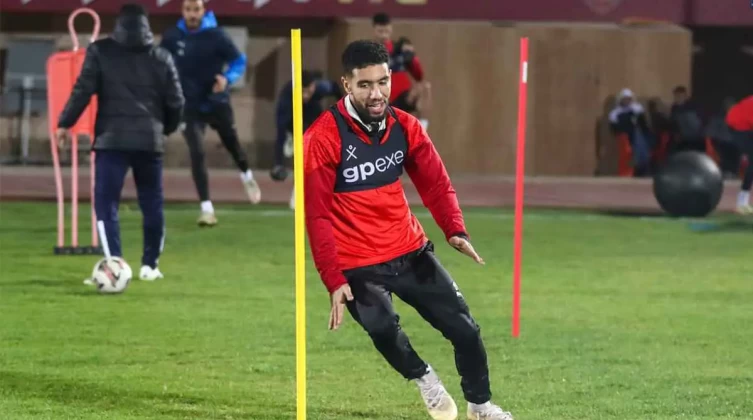 قندوسي يفجر "أزمة كبيرة" في الأهلي المصري