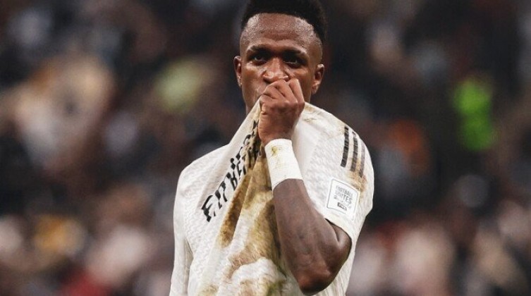 الأهلي السعودي يفاوض خلال فترة الانتقالات الصيفية