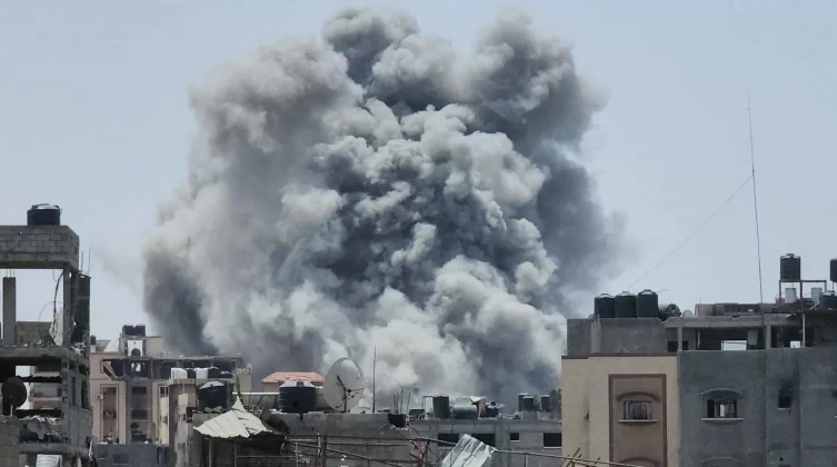 بالصور: استشهاد قياديين في حماس إثر غارة إسرائيلية بغزة