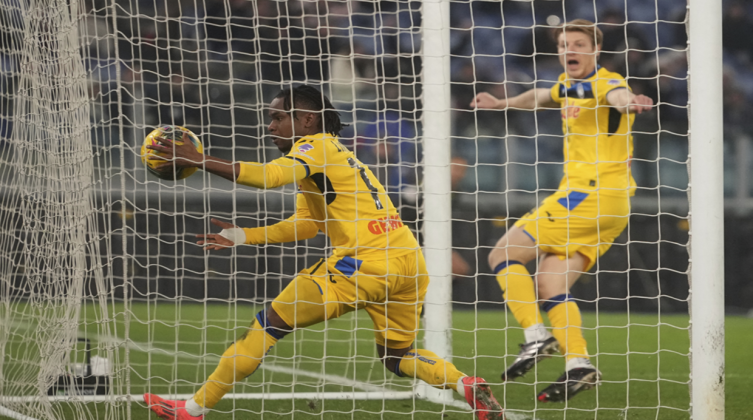 بالفيديو: أتالانتا يعبر لاتسيو وينفرد بصدارة الدوري الإيطالي