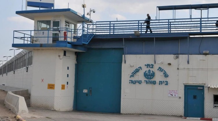 الاحتلال يعد قائمة بأسماء الأسرى الفلسطينيين المقترح إخلاء سبيلهم