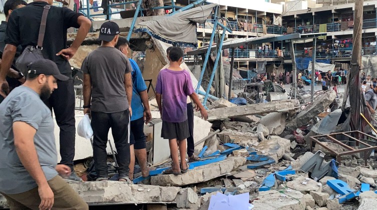 شهداء جراء قصف الاحتلال مدرسة في جباليا ومنزل في الشجاعية