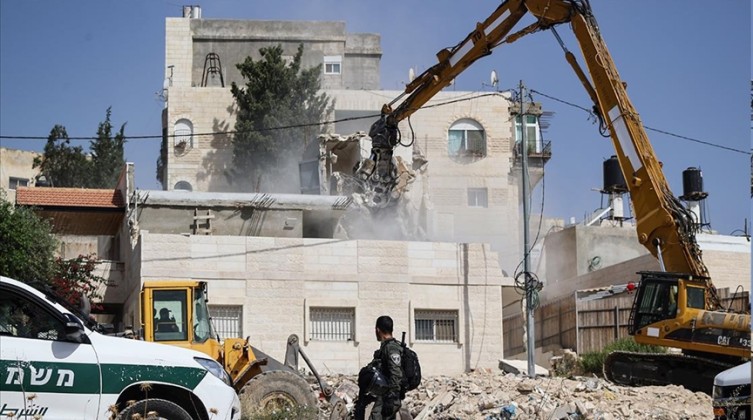 الاحتلال يخ بهدم سبعة منازل في الخليل"