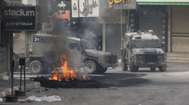 محافظ جنين: إسرائيل تسعى لتحويل المخيم إلى "غزة مصغرة"
