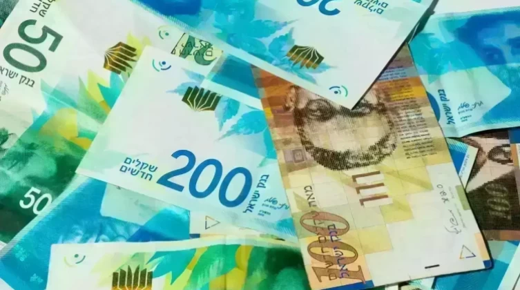 أسعار صرف العملات مقابل الشيكل اليوم الجمعة